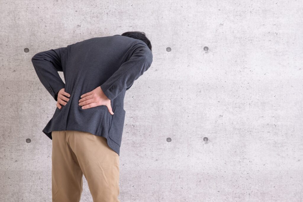 長時間のデスクワークによる腰痛