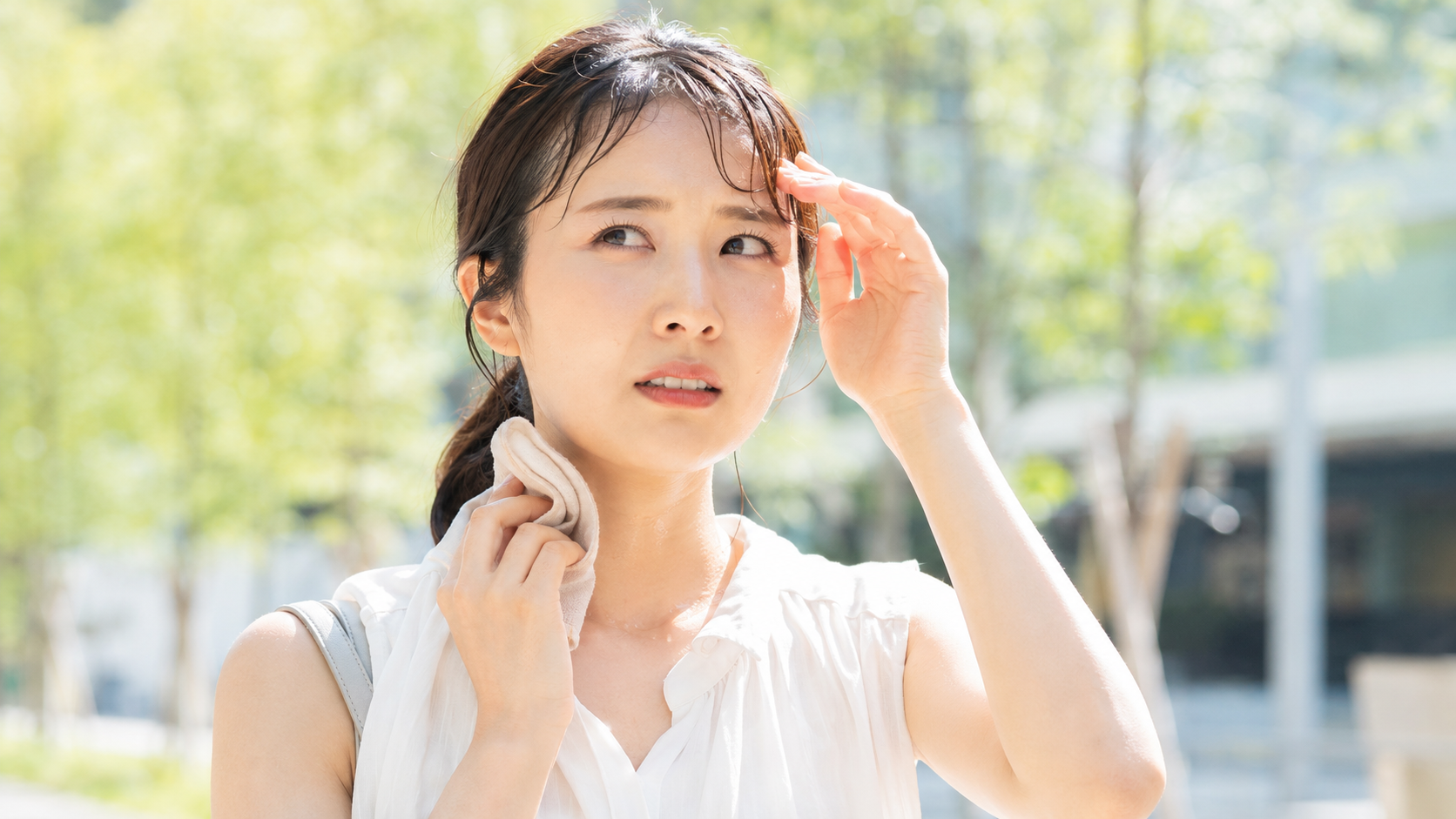 梅雨から夏にかけてのメイク対策は「引き算」と「密着」がカギ！？